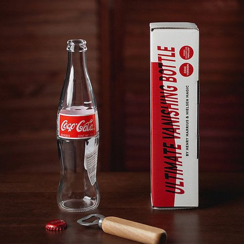 BOTELLA DESAPARICIÓN COKE - Nielsen + Henry Harrius
